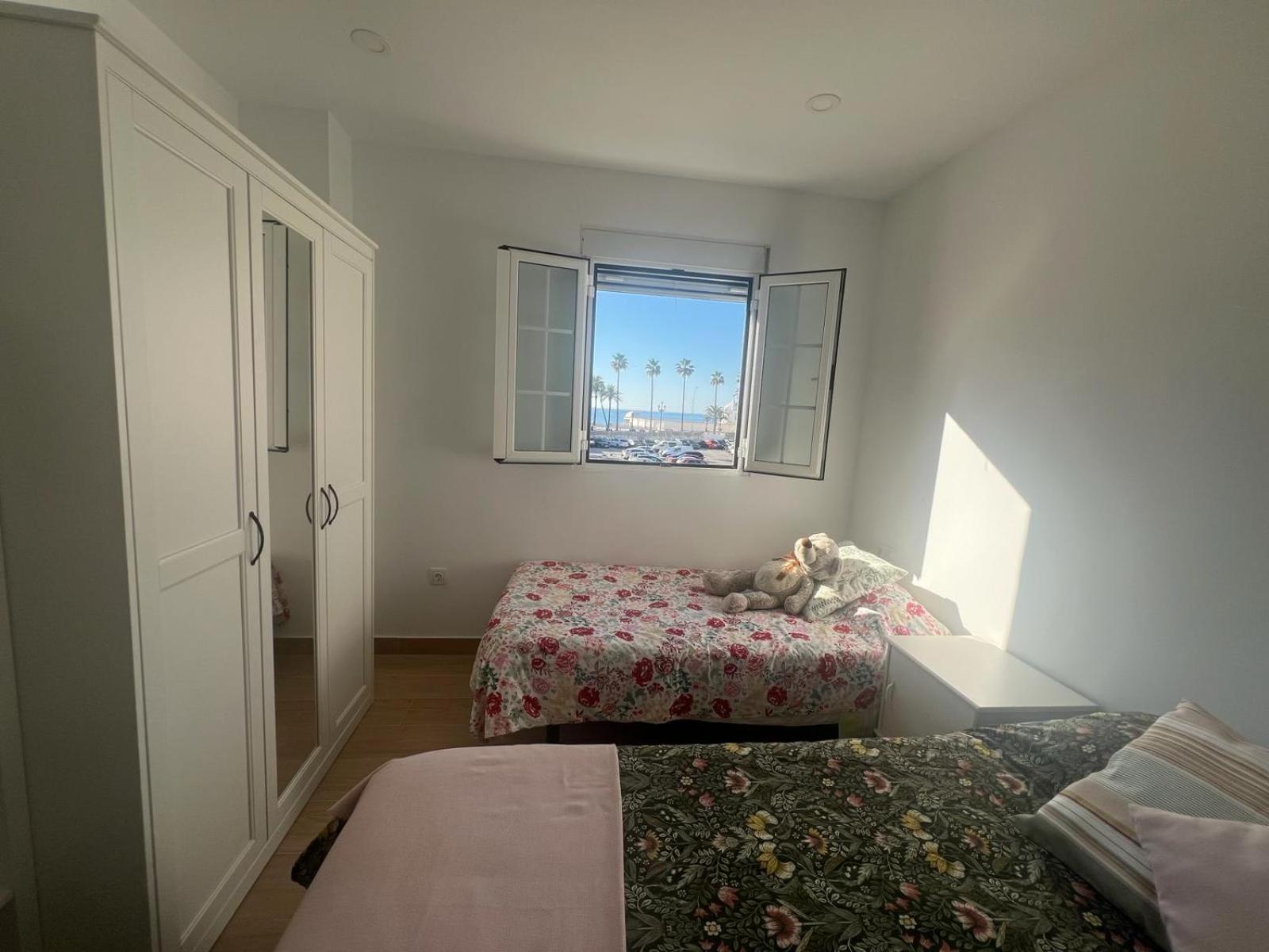 The Traveller'S House Con Vistas A Playa La Caleta Apartment Cadiz Luaran gambar